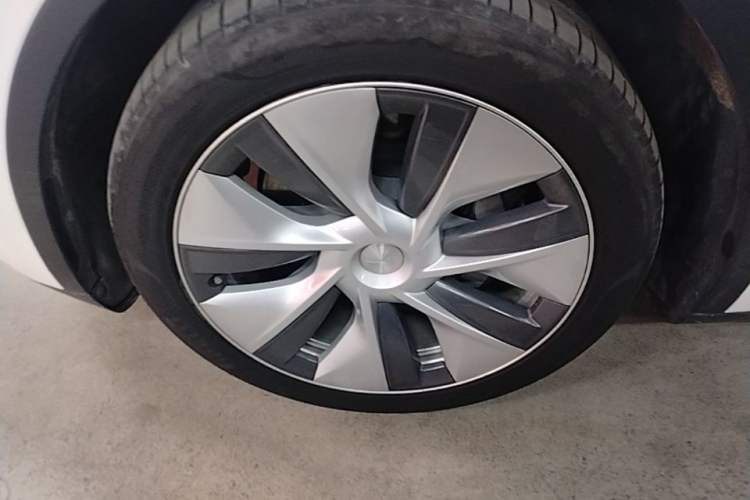 Used Tesla Model Y 2022 Rear-Wheel-Drive Version Left Front Wheel Hub