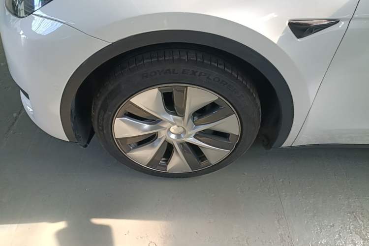 Used Tesla Model Y 2022 Rear-Wheel-Drive Version Left Front Wheel Hub