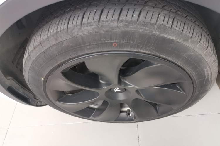 Used Tesla Model Y 2022 Revised Version Rear-Wheel Drive Left Front Wheel Hub