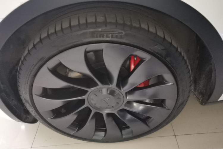 Used Tesla Model Y 2022 Performance High-Performance All-Wheel-Drive Version Left Front Wheel Hub