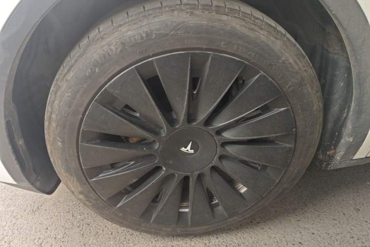 Used Tesla Model Y 2022 Revised Version Rear-Wheel Drive Left Front Wheel Hub