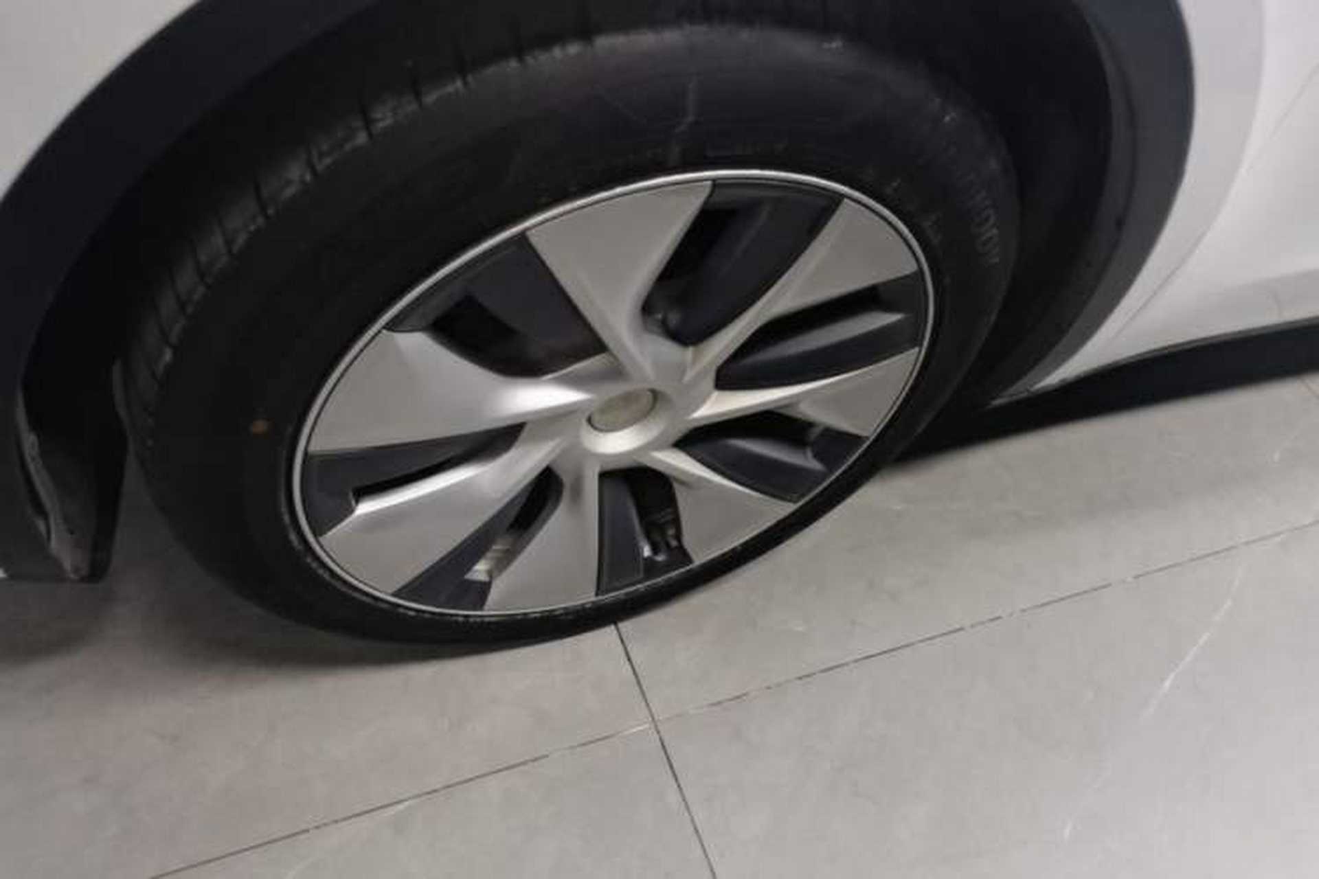 Used Tesla Model Y 2022 Rear-Wheel-Drive Version Left Front Wheel Hub