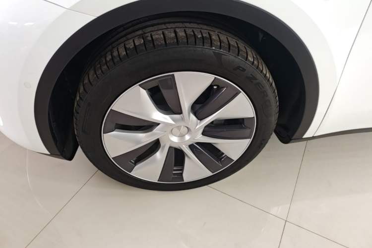 Used Tesla Model Y 2022 Revised Version Rear-Wheel Drive Left Front Wheel Hub