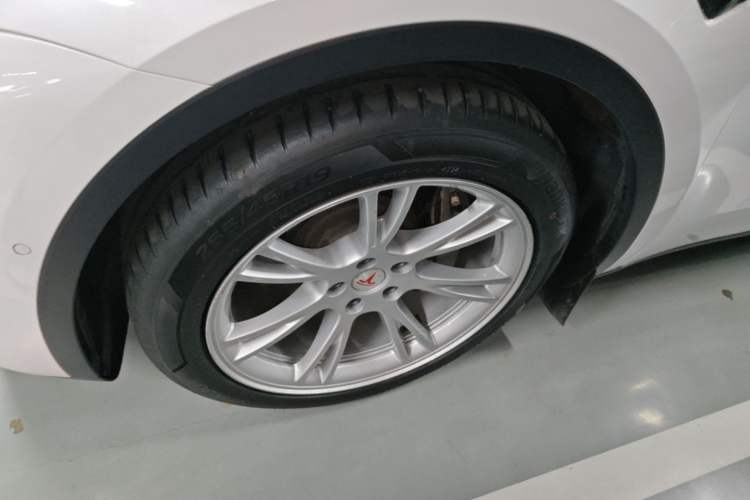 Used Tesla Model Y 2022 Rear-Wheel-Drive Version Left Front Wheel Hub