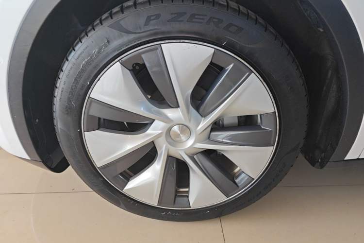 Used Tesla Model Y 2022 Rear-Wheel-Drive Version Left Front Wheel Hub