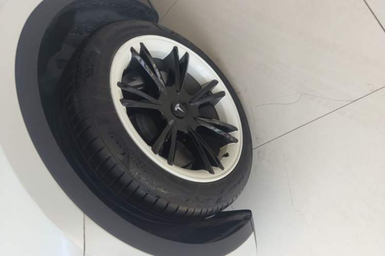 Used Tesla Model Y 2022 Revised Version Rear-Wheel Drive Left Front Wheel Hub