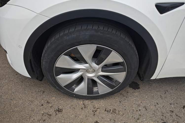 Used Tesla Model Y 2022 Revised Version Rear-Wheel Drive Left Front Wheel Hub