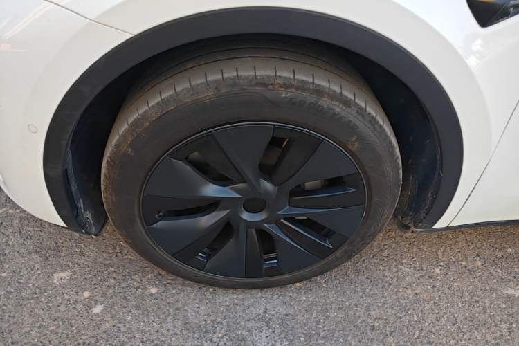 Used Tesla Model Y 2022 Rear-Wheel-Drive Version Left Front Wheel Hub