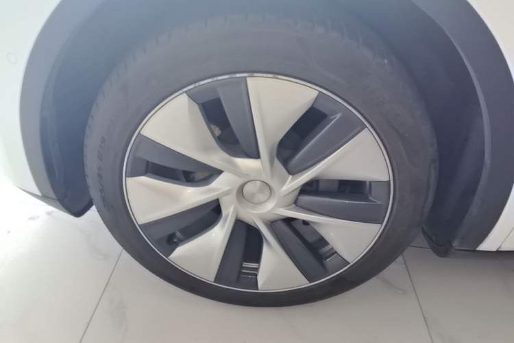 Used Tesla Model Y 2022 Revised Version Rear-Wheel Drive Left Front Wheel Hub