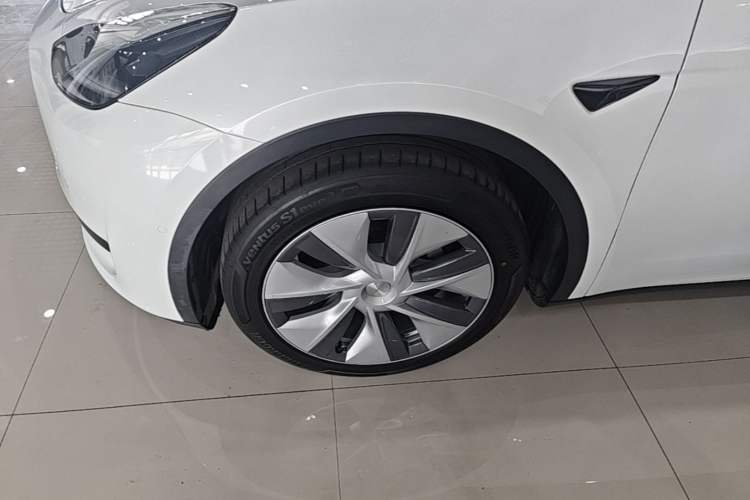 Used Tesla Model Y 2022 Revised Version Rear-Wheel Drive Left Front Wheel Hub