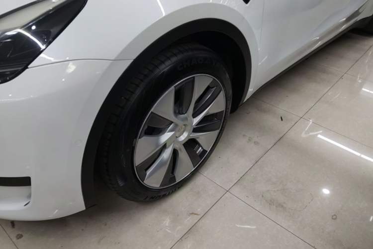 Used Tesla Model Y 2022 Rear-Wheel-Drive Version Left Front Wheel Hub