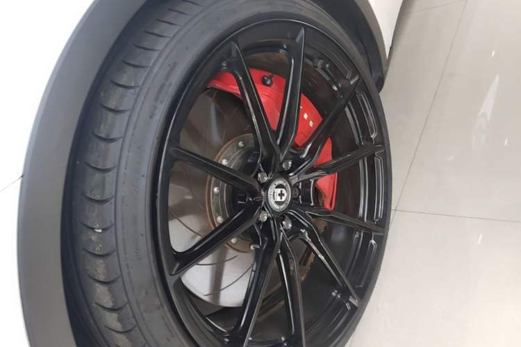 Used Tesla Model Y 2022 Performance High-Performance All-Wheel-Drive Version Left Front Wheel Hub