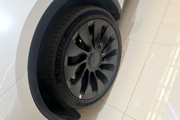 Used Tesla Model Y 2022 Revised Version Rear-Wheel Drive Left Front Wheel Hub