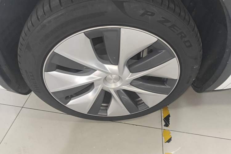 Used Tesla Model Y 2022 Revised Version Rear-Wheel Drive Left Front Wheel Hub