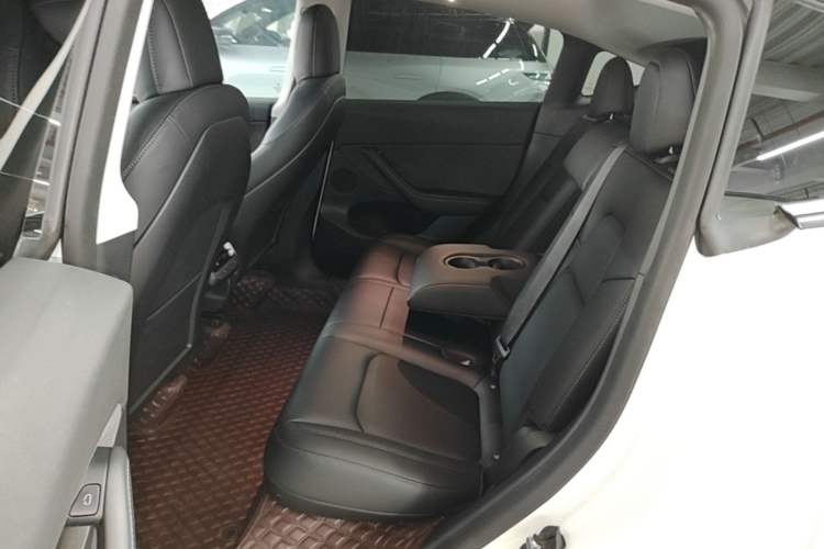 Used Tesla Model Y 2022 Long-Range All-Wheel-Drive Version Left Rear Seat
