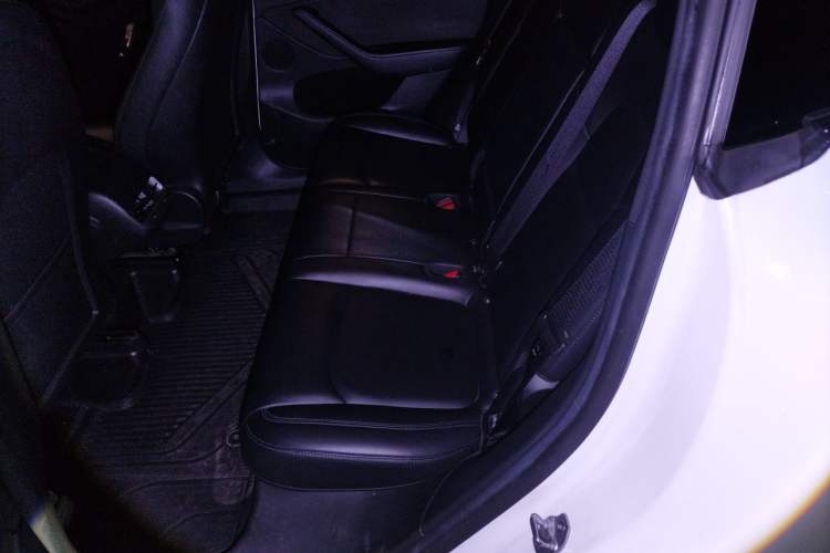 Used Tesla Model Y 2022 Rear-Wheel-Drive Version Left Rear Seat