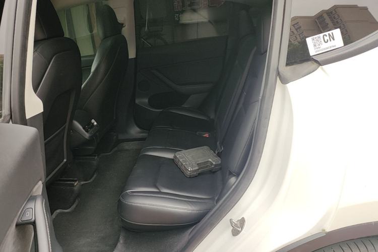 Used Tesla Model Y 2022 Long-Range All-Wheel-Drive Version Left Rear Seat