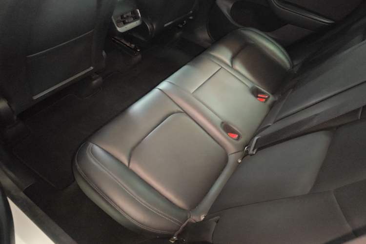 Used Tesla Model Y 2022 Rear-Wheel-Drive Version Left Rear Seat