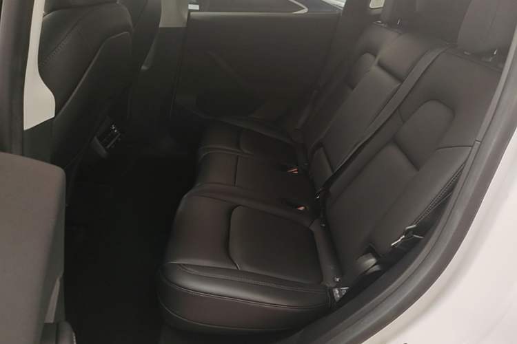 Used Tesla Model Y 2022 Performance High-Performance All-Wheel-Drive Version Left Rear Seat