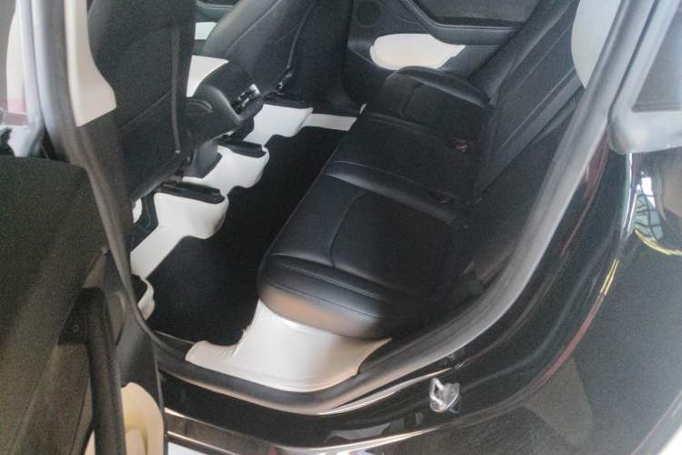 Used Tesla Model Y 2022 Rear-Wheel-Drive Version Left Rear Seat