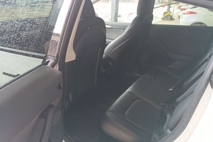 Used Tesla Model Y 2022 Long-Range All-Wheel-Drive Version Left Rear Seat