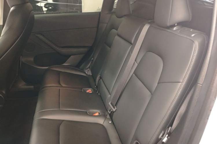 Used Tesla Model Y 2022 Performance High-Performance All-Wheel-Drive Version Left Rear Seat