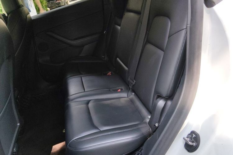 Used Tesla Model Y 2022 Long-Range All-Wheel-Drive Version Left Rear Seat