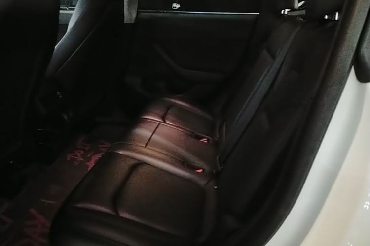 Used Tesla Model Y 2022 Long-Range All-Wheel-Drive Version Left Rear Seat