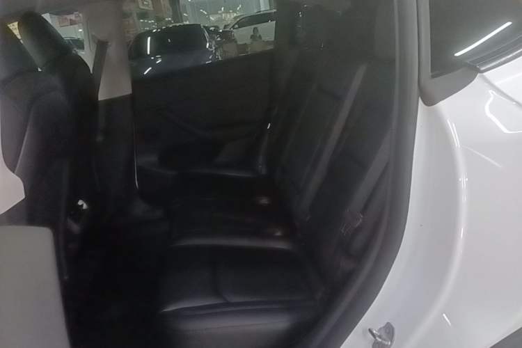 Used Tesla Model Y 2022 Performance High-Performance All-Wheel-Drive Version Left Rear Seat
