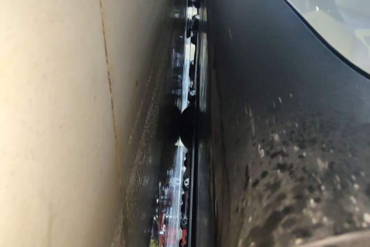 Used Tesla Model Y 2022 Long-Range All-Wheel-Drive Version Left Side Sill