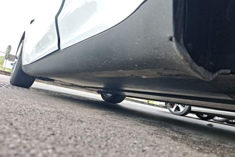 Used Tesla Model Y 2022 Revised Version Long-Range All-Wheel Drive Left Side Sill