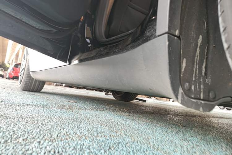 Used Tesla Model Y 2022 Revised Version Rear-Wheel Drive Left Side Sill