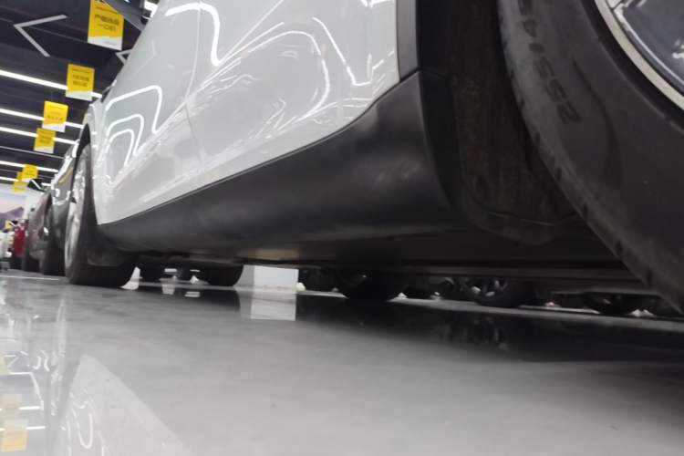 Used Tesla Model Y 2022 Revised Version Rear-Wheel Drive Left Side Sill