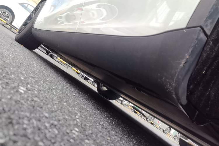 Used Tesla Model Y 2022 Revised Version Rear-Wheel Drive Left Side Sill