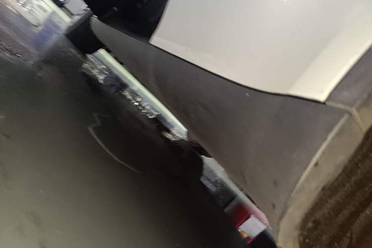 Used Tesla Model Y 2022 Revised Version Long-Range All-Wheel Drive Left Side Sill