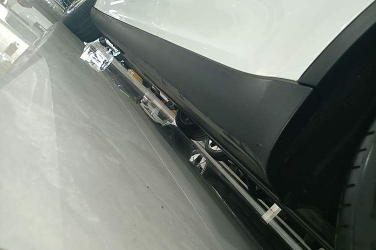 Used Tesla Model Y 2022 Revised Version Rear-Wheel Drive Left Side Sill