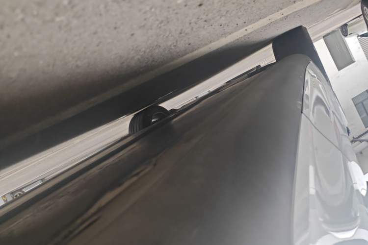 Used Tesla Model Y 2022 Long-Range All-Wheel-Drive Version Left Side Sill