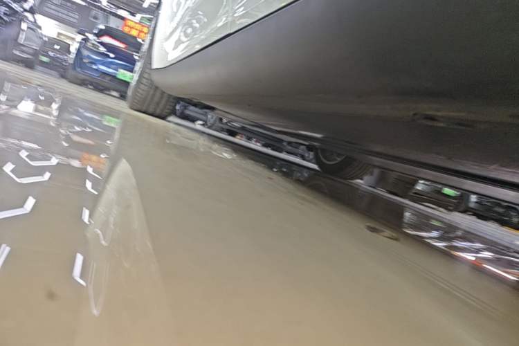 Used Tesla Model Y 2022 Long-Range All-Wheel-Drive Version Left Side Sill