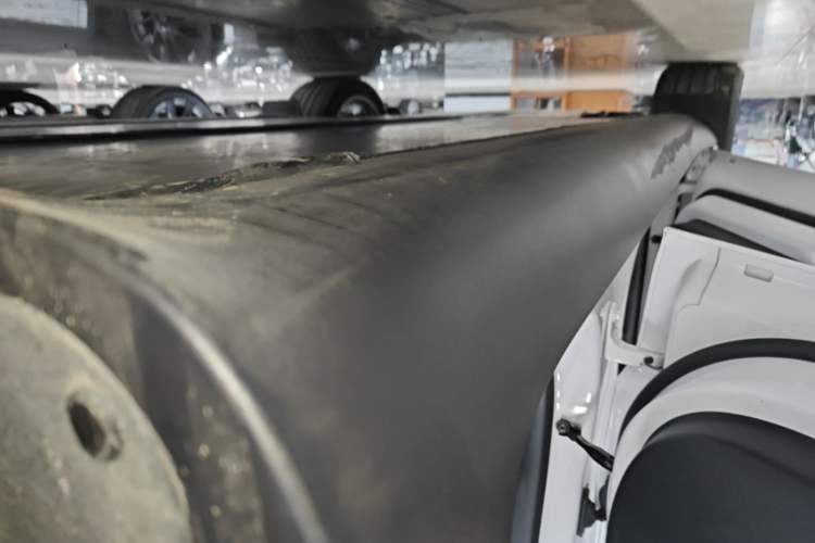 Used Tesla Model Y 2022 Long-Range All-Wheel-Drive Version Left Side Sill