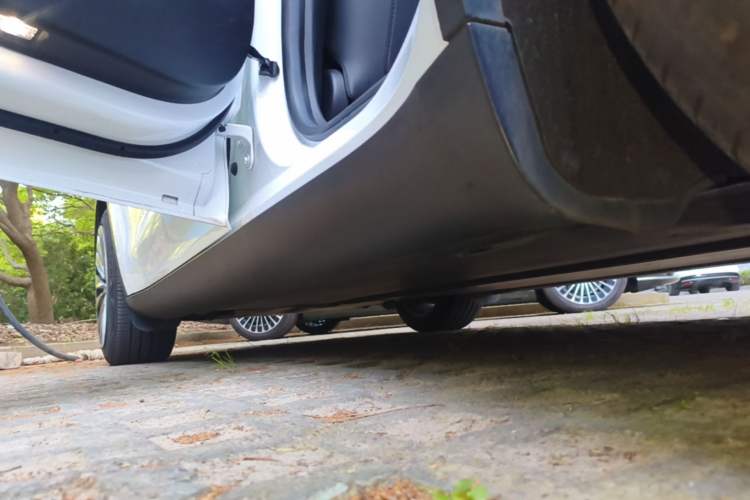 Used Tesla Model Y 2022 Revised Version Long-Range All-Wheel Drive Left Side Sill