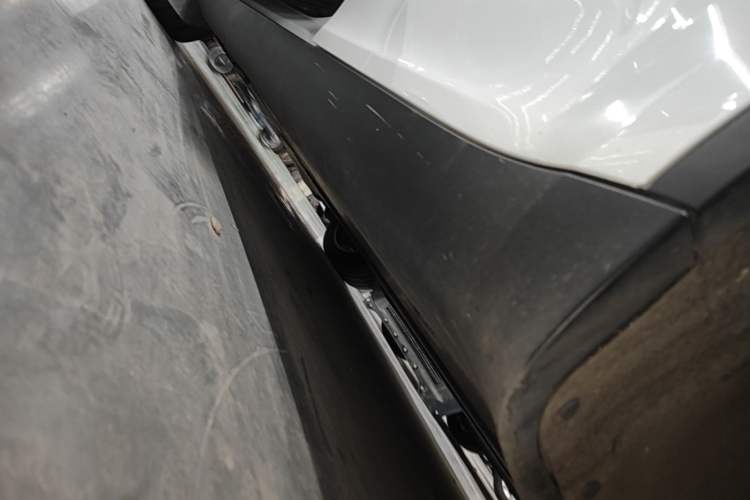 Used Tesla Model Y 2022 Rear-Wheel-Drive Version Left Side Sill