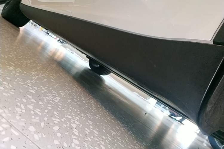 Used Tesla Model Y 2022 Revised Version Rear-Wheel Drive Left Side Sill