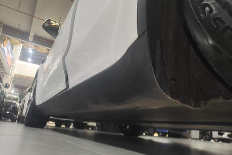 Used Tesla Model Y 2022 Revised Version Rear-Wheel Drive Left Side Sill