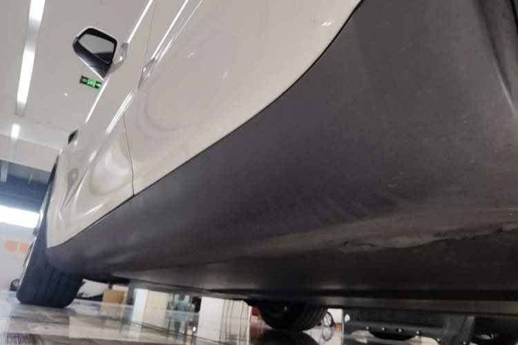 Used Tesla Model Y 2022 Rear-Wheel-Drive Version Left Side Sill