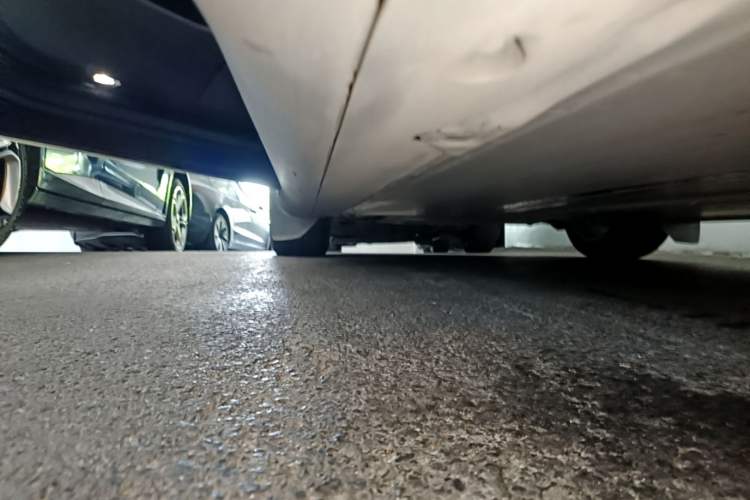 Used Tesla Model Y 2022 Long-Range All-Wheel-Drive Version Left Side Sill