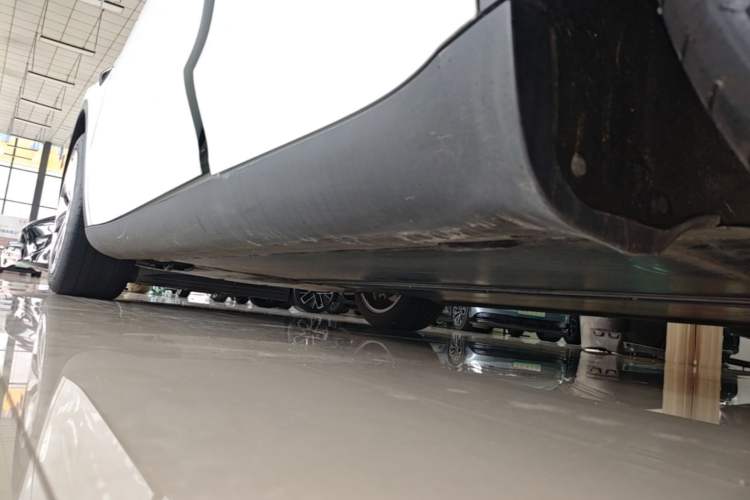 Used Tesla Model Y 2022 Rear-Wheel-Drive Version Left Side Sill