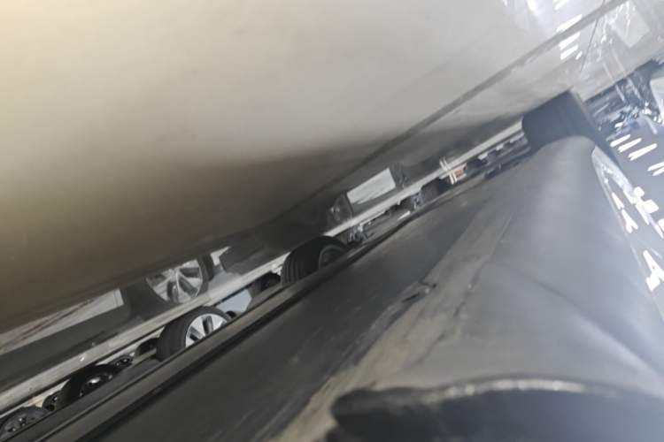 Used Tesla Model Y 2022 Long-Range All-Wheel-Drive Version Left Side Sill