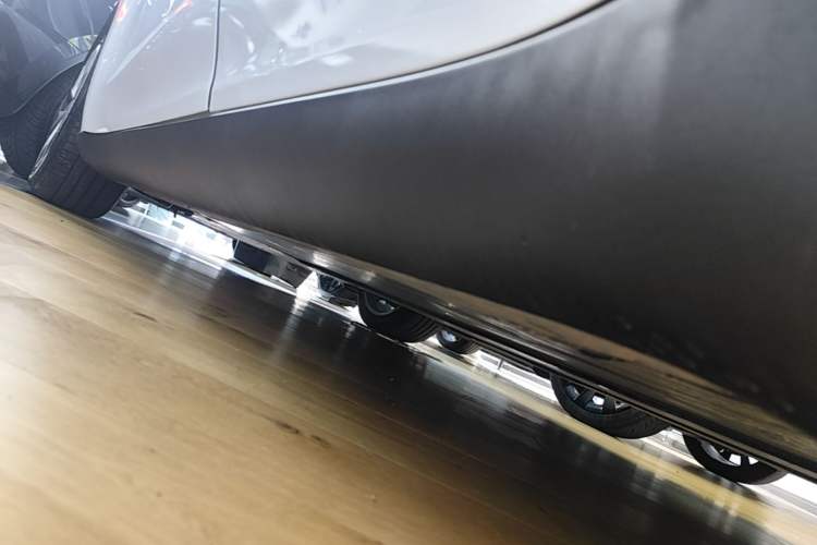 Used Tesla Model Y 2022 Revised Version Rear-Wheel Drive Left Side Sill