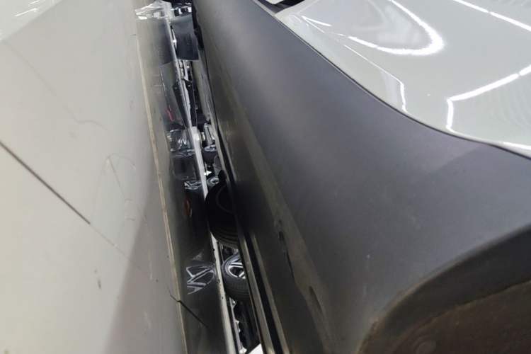 Used Tesla Model Y 2022 Rear-Wheel-Drive Version Left Side Sill