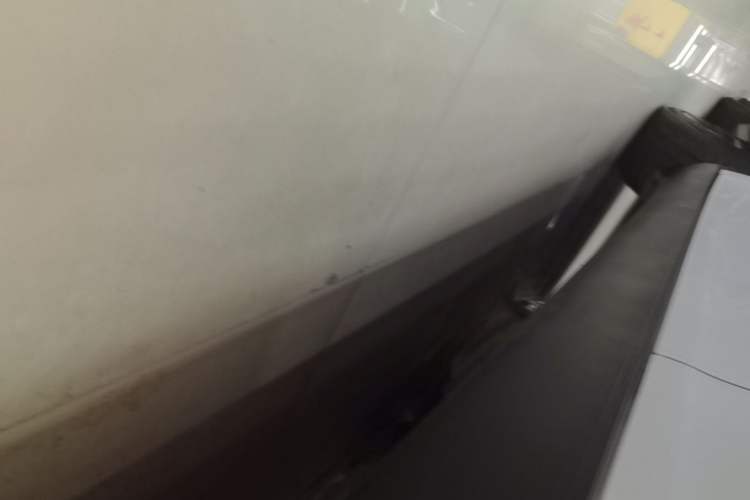 Used Tesla Model Y 2022 Long-Range All-Wheel-Drive Version Left Side Sill
